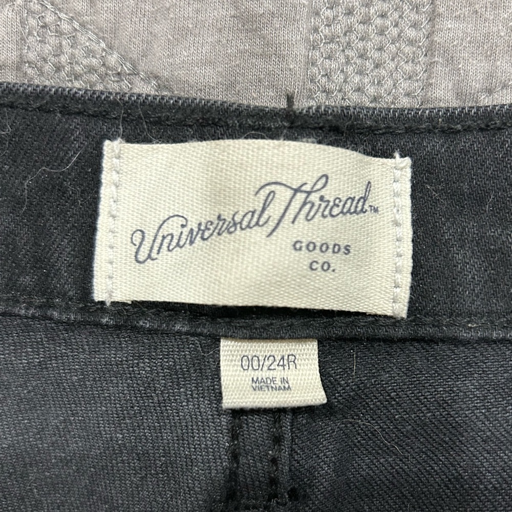 Women’s Universal Thread Vintage Straight Leg Black Jeans - Picture 3 of 4